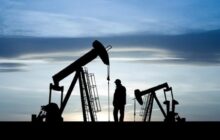 أسعار النفط تتراجع متأثرة بزيادة المخزونات الأمريكية