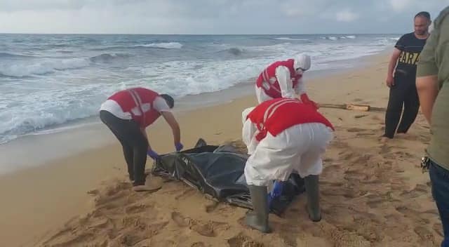 بنغازي| الهلال الأحمر ينتشل جثة من على شواطئ منطقة المبني 