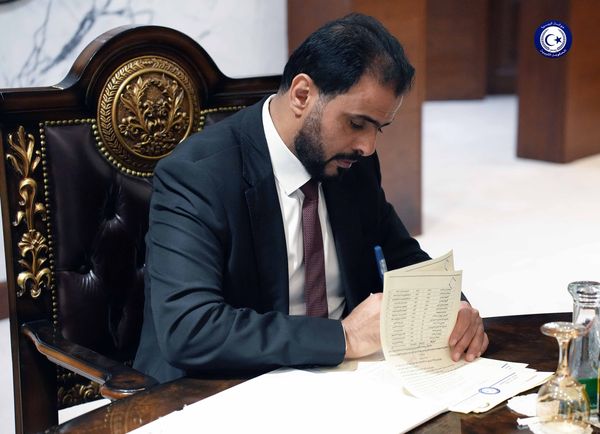 بنغازي| حمّاد يمنح ترقية استثنائية للضباط المشاركين في الحملة الأمنية الكبرى بالمنطقة الحدودية أمساعد
