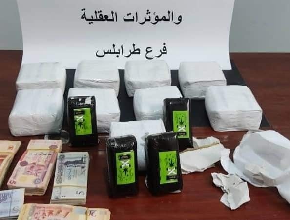 ضبط شخص يقوم بجلب المواد المخدرة من مدينة العجيلات
