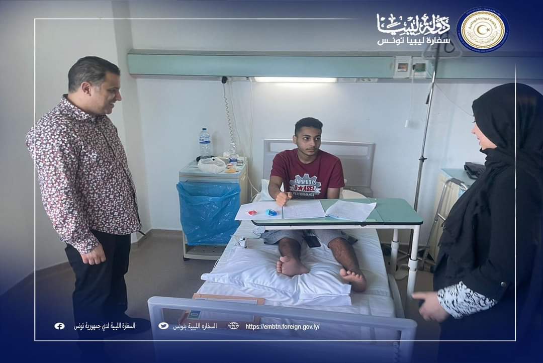 قدارة يتفقد سير امتحانات الطلبة الذين يتعالجون في مصحات تونس
