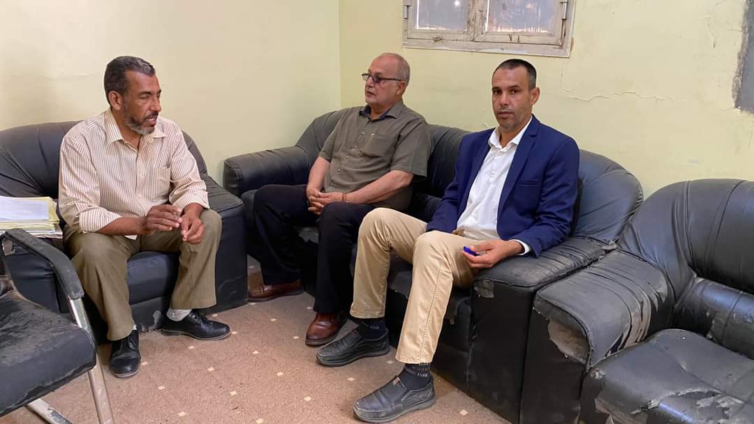 عميد بلدية الكفرة يتفقد مصلحة الأحوال المدنية بالمدينة