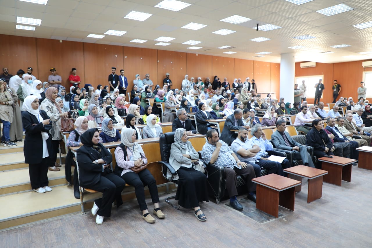 كلية التربية بنغازي تختتم معرضها الأول