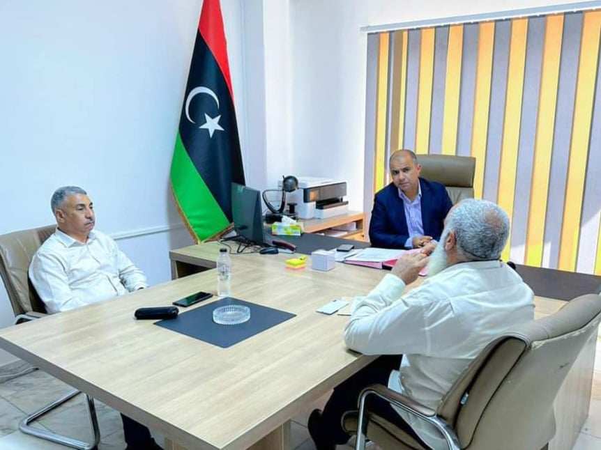 وزير الطيران المدني يبحث احتياجات مطار الكفرة