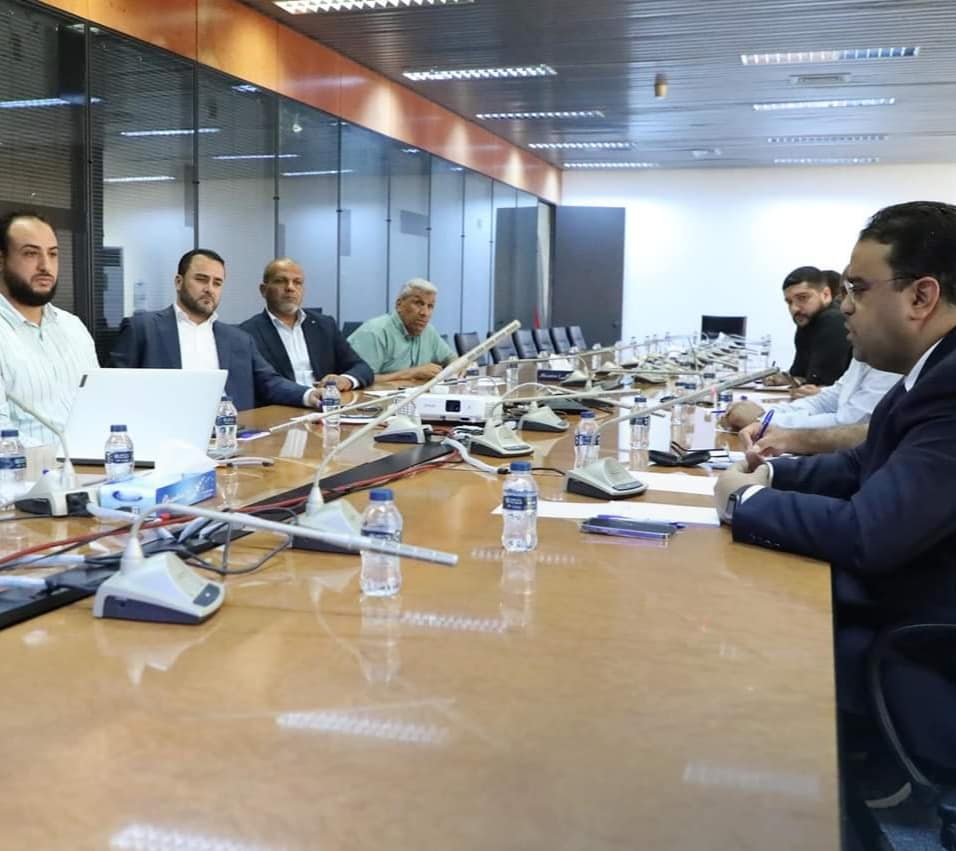 وزير العمل يبحث مع رئيس هيئة المعلومات ملف التحول الرقمي وتطوير قواعد البيانات