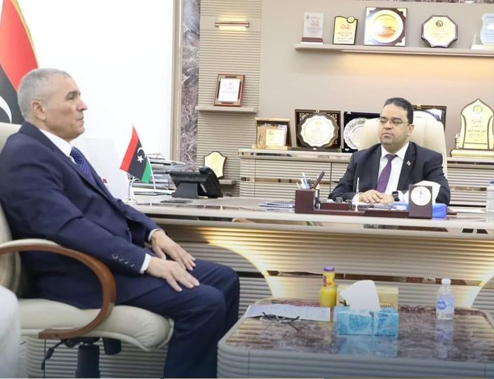 طرابلس| وزير العمل يبحث مع مصلحة الجوازات والجنسية آليات العمل المشترك