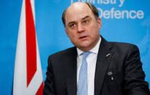وزير الدفاع البريطاني بن والاس يقدم استقالته