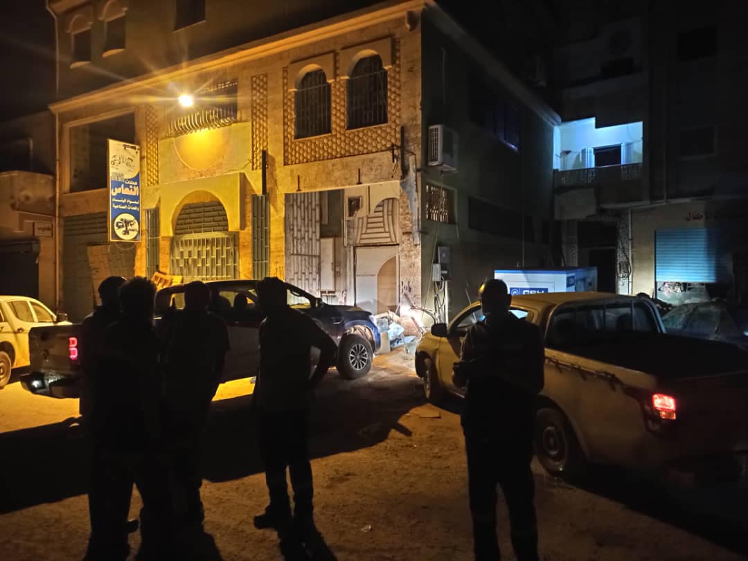 إعادة التيار الكهربائي لبعض المنازل بالقرب من مدرسة الجلاء والصحاري بدرنة