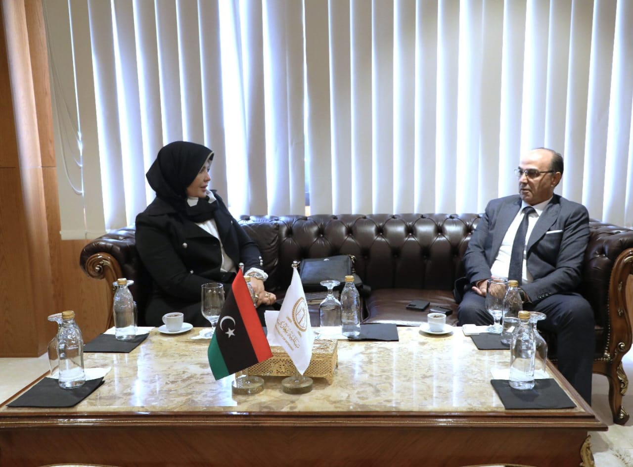 رئيس بلدية بنغازي يبحث مع النائب أسمهان بالعون احتياجات مواطني مدينة درنة والمُدن المُتضررة