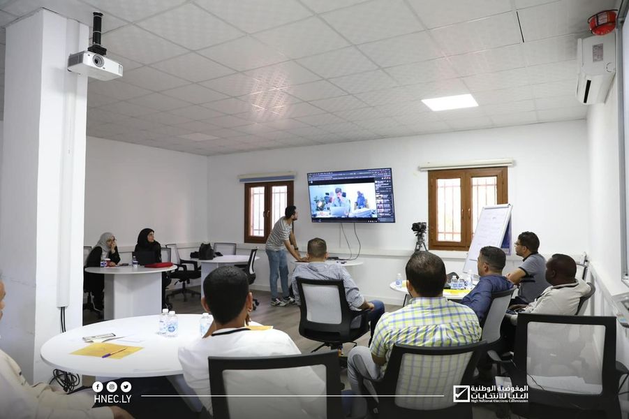 دورة تدريبية لتطوير مهارات بعض موظفي المفوضية الوطنية العليا للانتخابات في انتاج وتحرير المقاطع المصورة