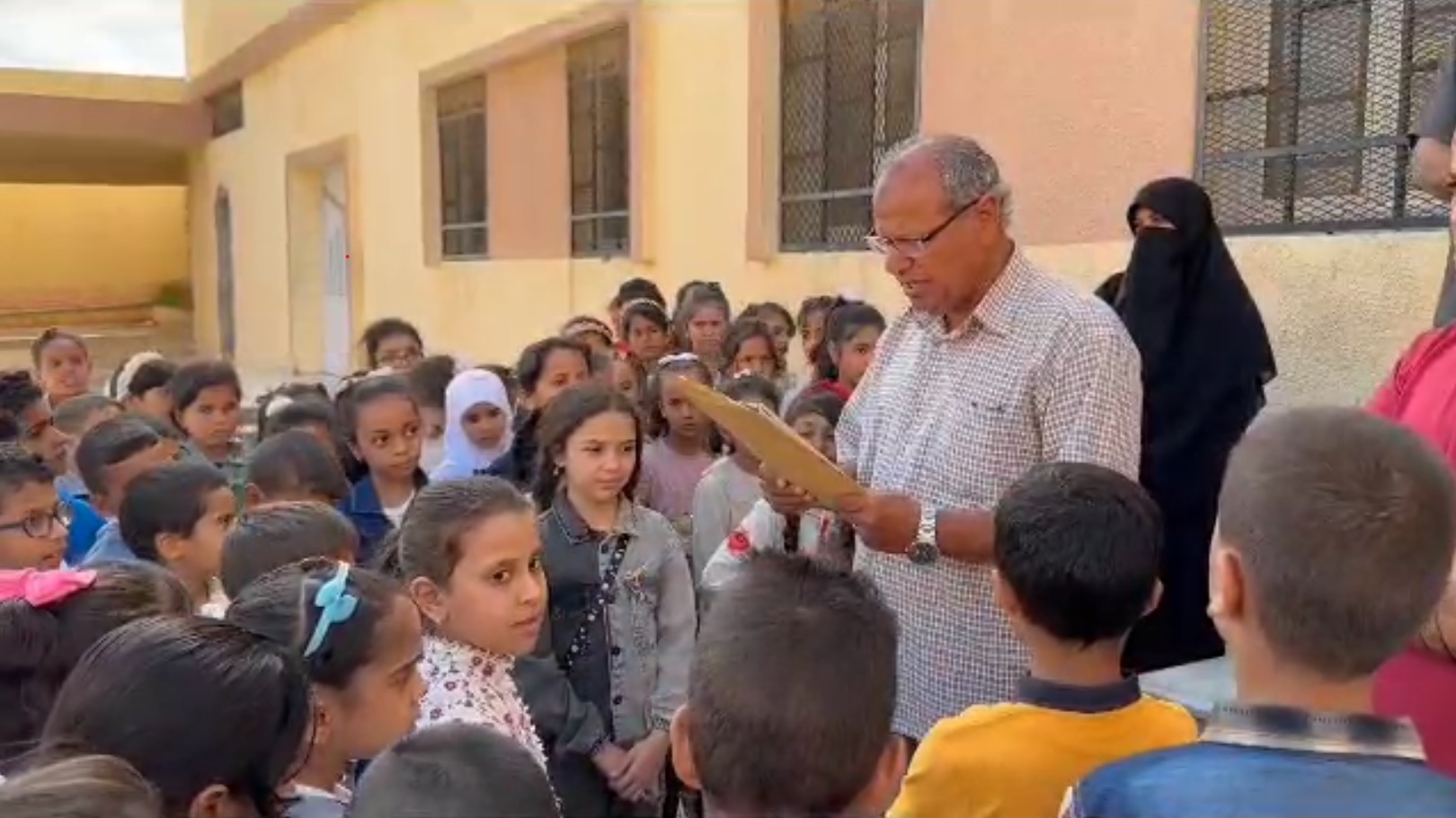 تظاهرة لعودة الدراسة في جميع المؤسسات التعليمية غير المتضررة في مدينة درنة