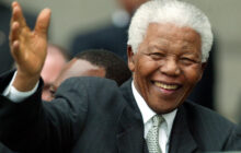 معرض الجزائر الدولي للكتاب يحتفي بتجربة الزعيم الراحل نيلسون مانديلا