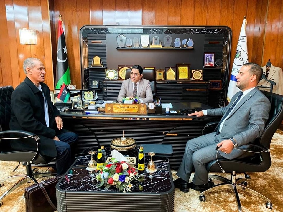 وزير العمل والتأهيل يؤكد على ضرورة الدفع بالشباب في سوق العمل