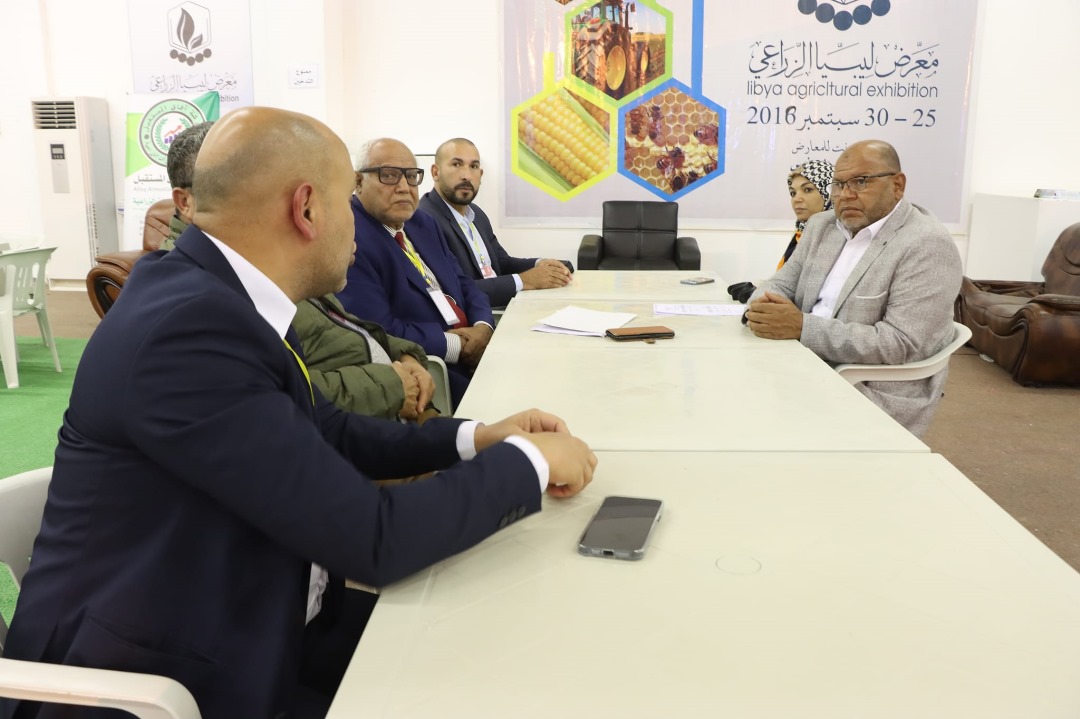 عميد بلدية «البوانيس» يلتقي برجال أعمال ومستثمرين تونسيين