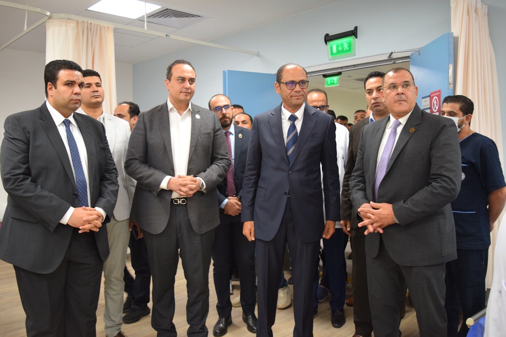 وزير الصحة يشيد بمنظومة التأمين الصحي بمدينة السويس المصرية