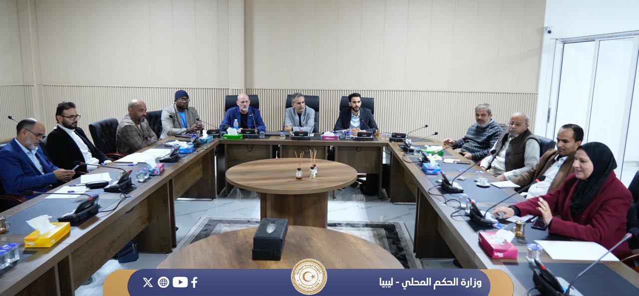 جلسة حوارية لتعزيز جهود الحد من النفايات البلاستيكية