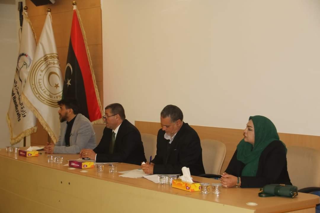 وزارة السياحة والصناعات التقليدية تبحث تحديات العمل السياحي الخاص في ليبيا
