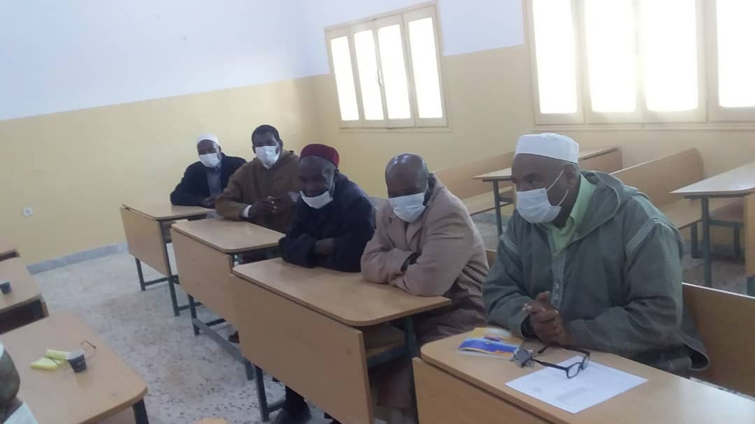 محاضرة علمية حول الدلالة والتدليل في اللغة العربية بصالون الشاطئ الثقافي الأدبي