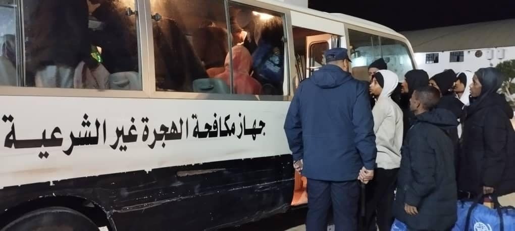 فرع جهاز مكافحة الهجرة ببنغازي يعلن ترحيل 76 مهاجرا غير شرعي 