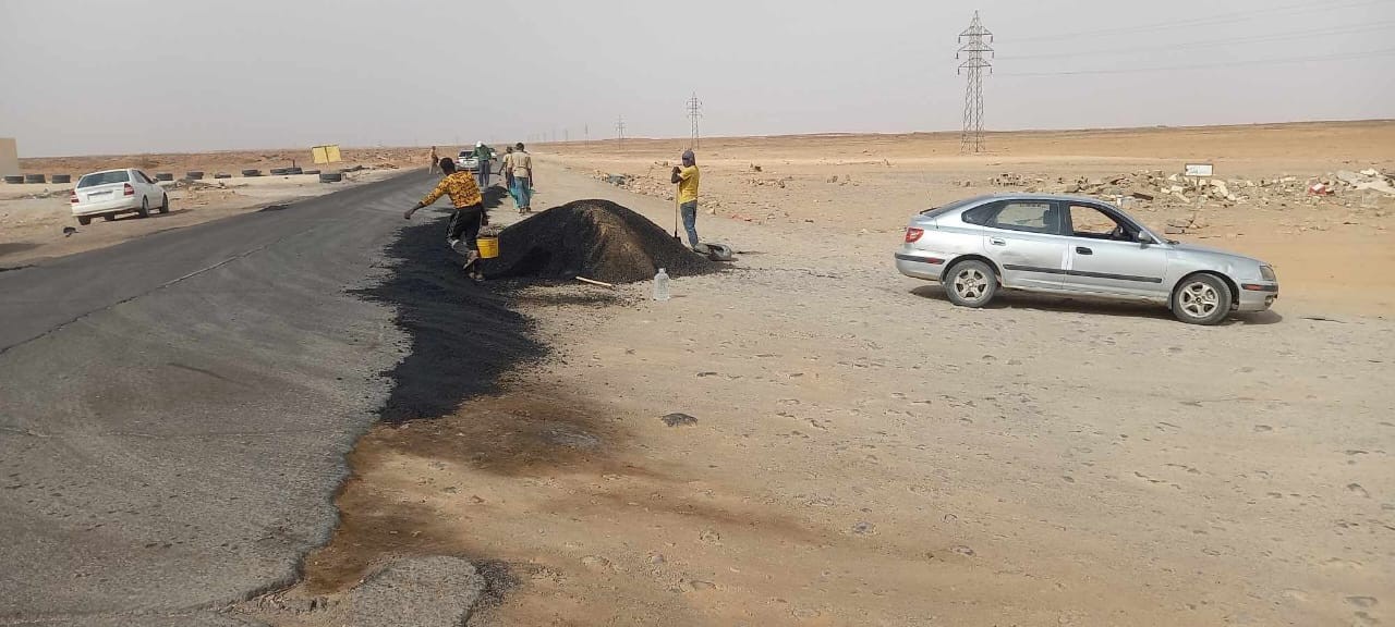 شباب محلة غدوه بسبها يطلقون حملة لصيانة الطريق الرابط بين المدينة ومناطق الجنوب