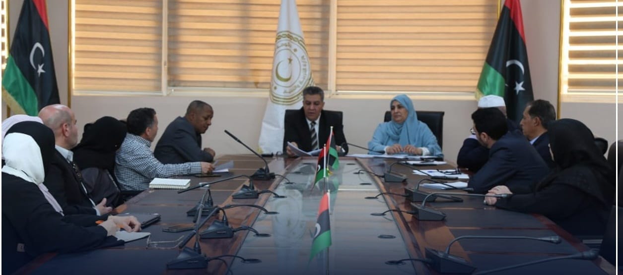 المقريف يتابع سير العمل بمشروع EMIS مع لجنة إدارة المعلومات التربوية