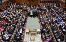 البرلمان البريطاني يقر قانون ترحيل مهاجرين غير نظاميين إلى رواندا