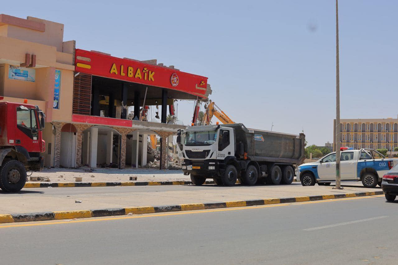 البدء في إزالة العشوائيات واللافتات المخالفة بسرت