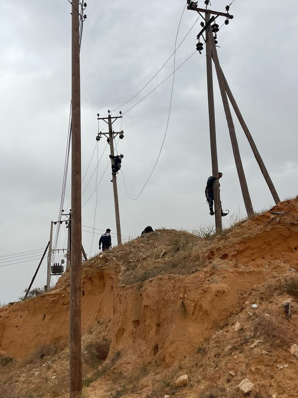 شركة الكهرباء تؤكد إعادة التيار بعد موجة التقلبات الجوية