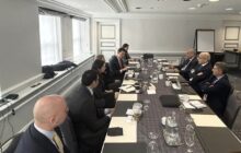 الكبير يبحث في واشنطن قضايا مكافحة غسيل الأموال وتمويل الإرهاب