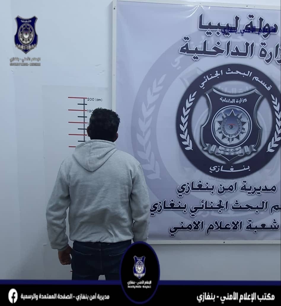 ضبط شخصين انتحلا صفة رجال البحث الجنائي للاستيلاء على أموال المواطنين ببنغازي