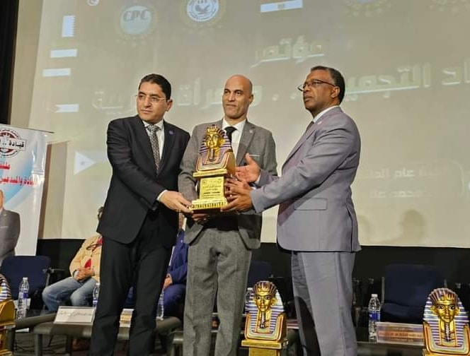 مؤتمر القادة والمبدعين العرب يُكرم القيادة العامة والحكومة الليبية لجهودهم في مكافحة الإرهاب وبناء الدولة