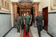 وفد من القيادة العامة للقوات المسلحة يزور كلية القادة والأركان بمصر