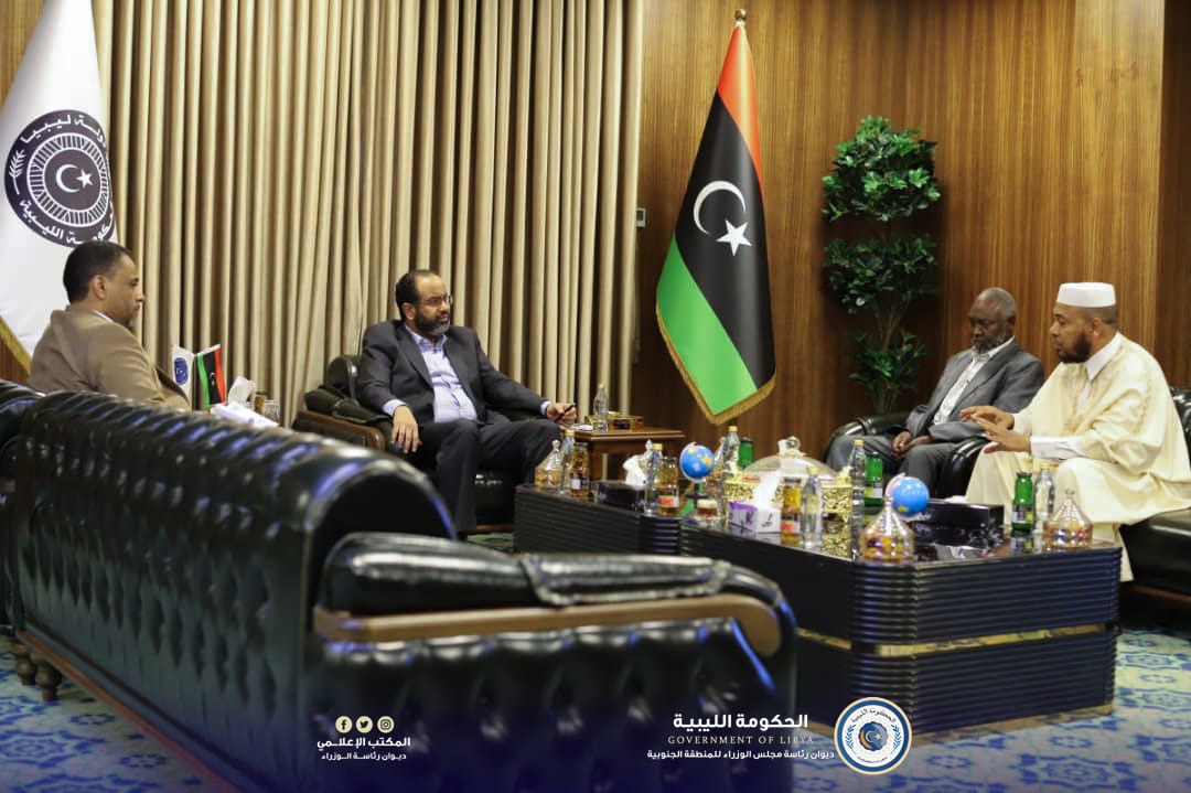 الزادمة يبحث العقبات التي تواجه مكاتب الرقابة بمنطقتي بنت بية وأوباري