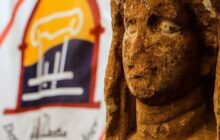 كتيب ثنائي اللغة يسلط الضوء على تاريخ مقبرة 