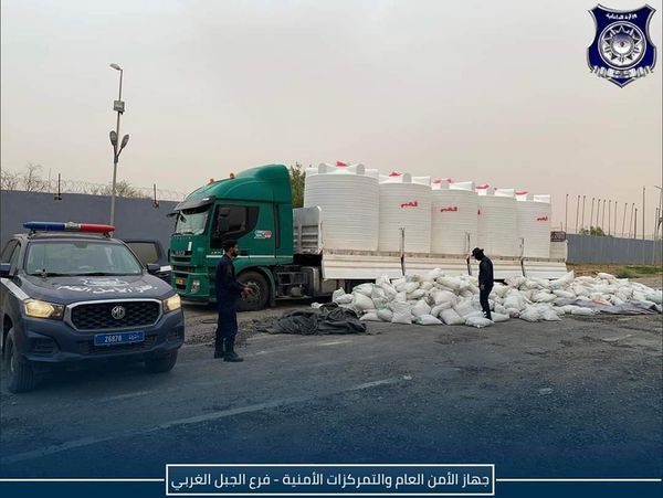 ضبط شاحنة محملة بالوقود المهرب في طريقها إلى الحدود الجنوبية