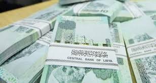 خبير مصرفي ليبي : أزمة السيولة النقدية لن تنتهي إلا بالاعتماد الكامل على وسائل الدفع الإلكتروني