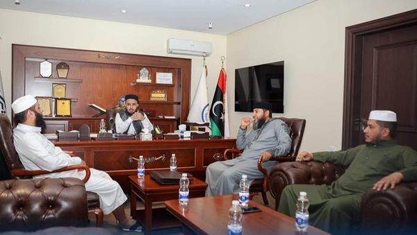 هيئة الأوقاف تبحث تطوير العمل مع إدارة الدراسات والبحوث العلمية