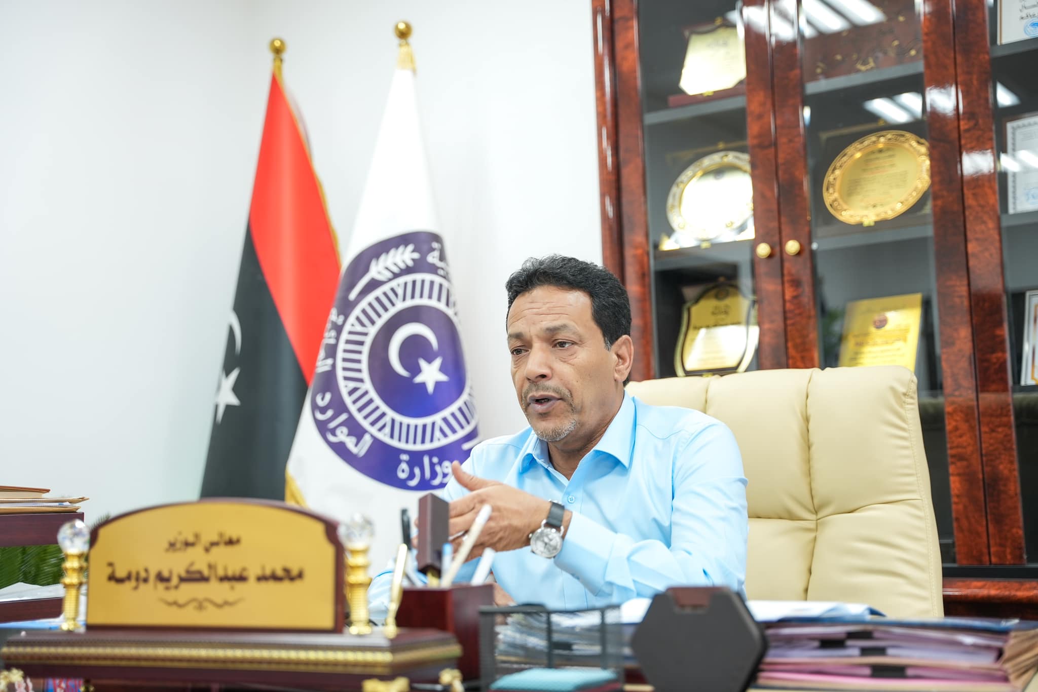 وزير الموارد المائية يناقش تزويد عدة مناطق بمياه الشرب