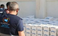 الهيئة الليبية للإغاثة توزع مساعدات على المهاجرين في مركز قنفودة ببنغازي
