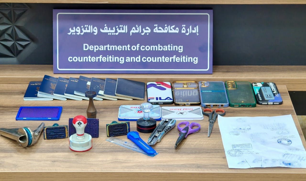ضبط تشكيل عصابي ببنغازي يمتهن تزوير إجراءات الإقامة للعمالة الوافدة