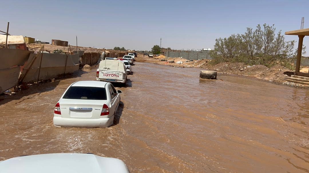 الكهرباء: إعادة التيار لغالبية المناطق المتضررة من السيول في سبها