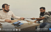 وزارة العمل تواصل تسليم المرتبات للعاملين بالشركات المنسحبة