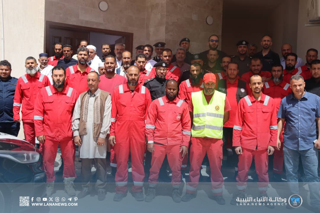 بلدية الأصابعة تكرم فرق السلامة الوطنية بطرابلس لمشاركتهم في إخماد الحرائق الغامضة