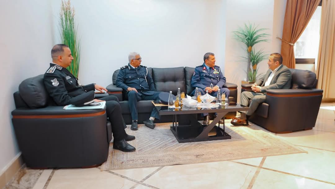 وزير الداخلية يبحث سبل تطوير إدارة طيران الشرطة وتأهيل الكوادر الجوية 
