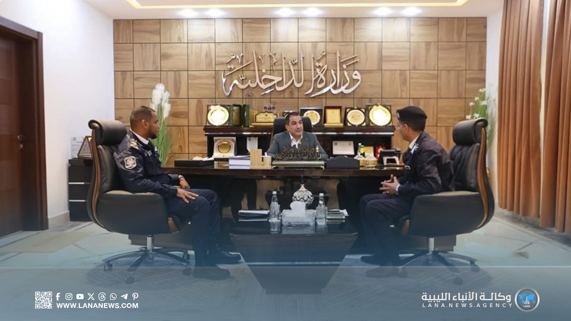 وزير الداخلية يبحث قضايا أمنية ويُؤكد دعم أسر الشهداء في اجتماع مع مدير أمن درنة
