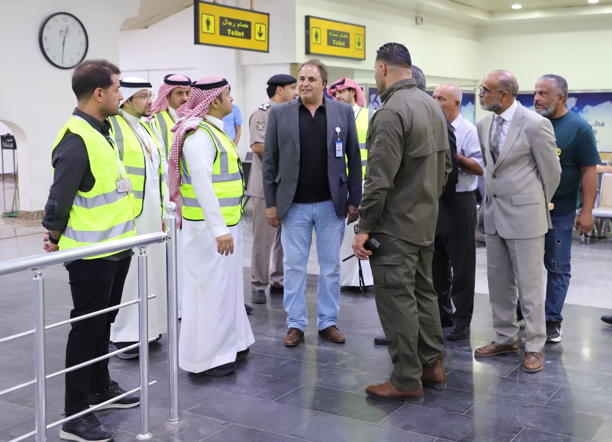 وفد من الطيران المدني السعودي يزور مطار بنينا الدولي ببنغازي