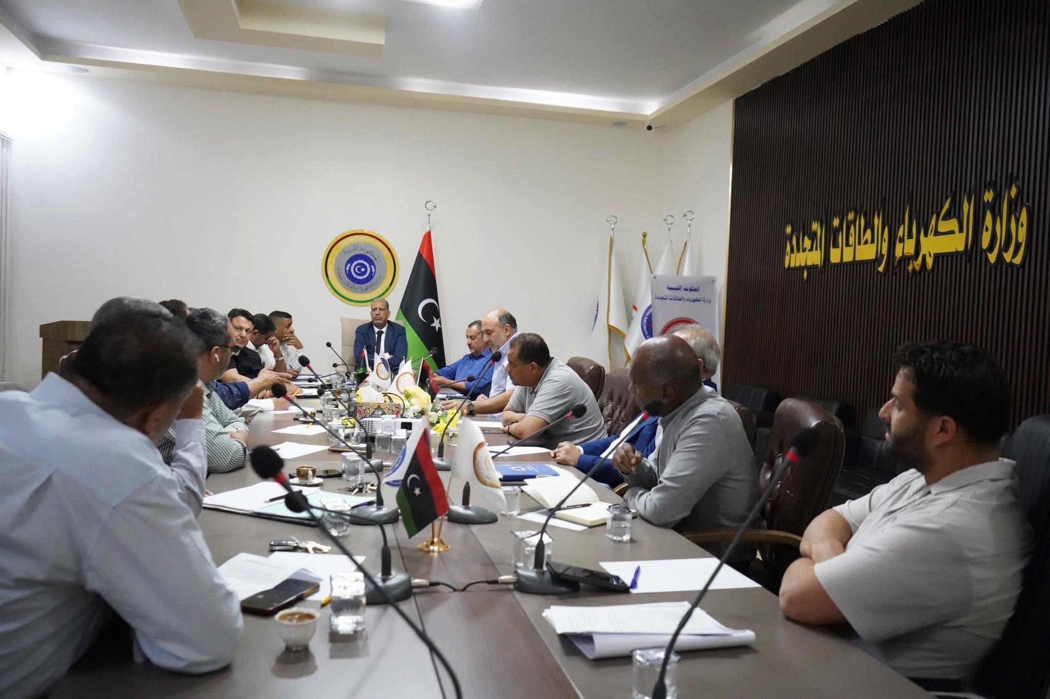 فرع شركة الكهرباء ببنغازي يبحث سبل مواجهة ذروة الاستهلاك الصيفي