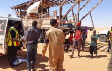 جهاز الإسعاف بالكفرة ينقذ 25 سودانياً كانوا عالقين في الصحراء الليبية