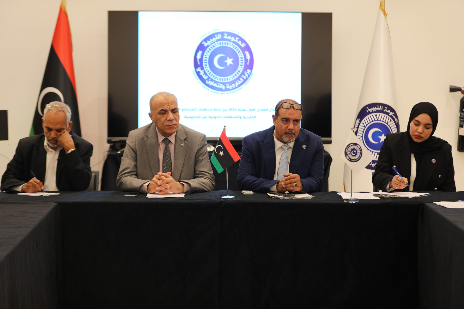 إدارة منظمات المجتمع المدني تبحث تعزيز الشراكة مع المؤسسات المحلية والدولية
