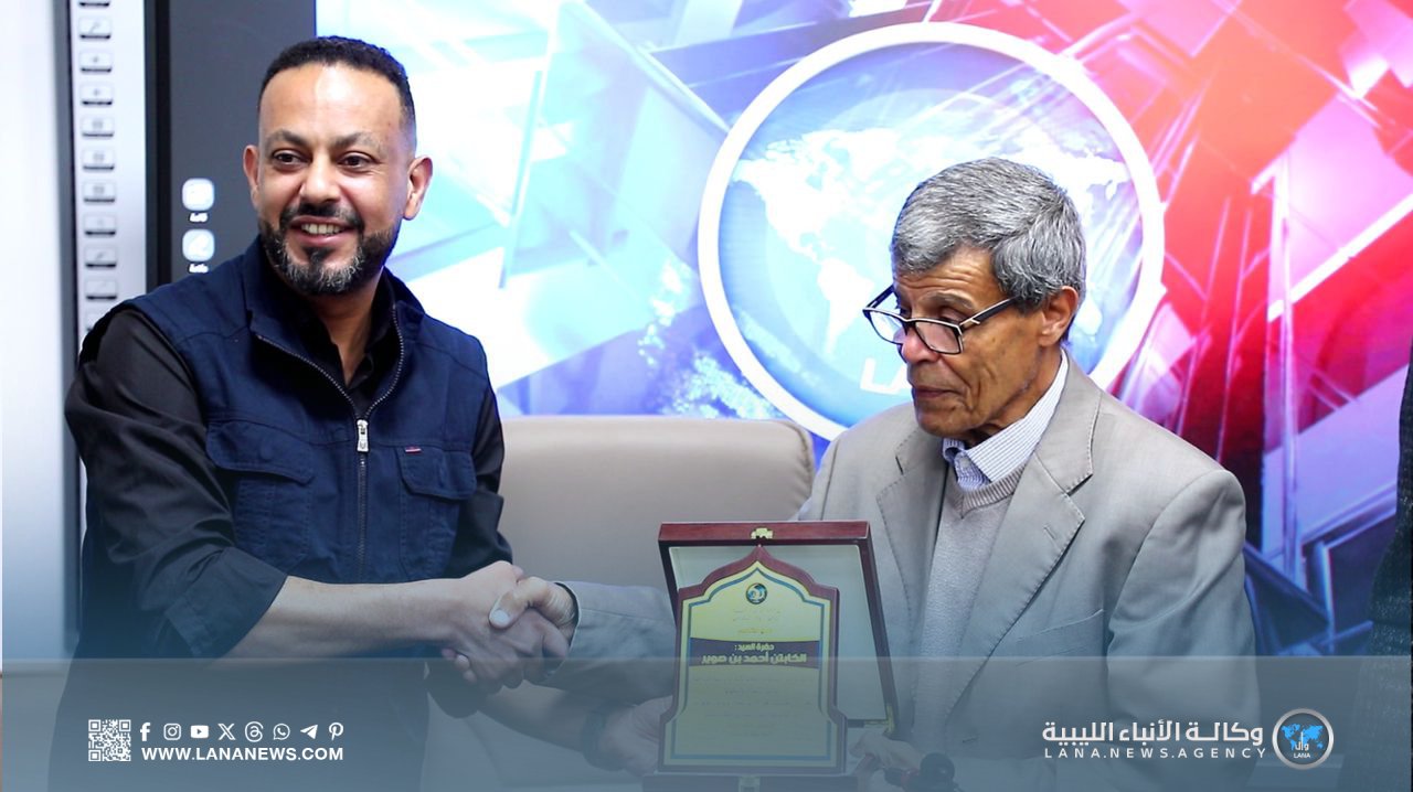 صالون (وال) الثقافي يستضيف اللاعب الدولي أحمد بن صويد